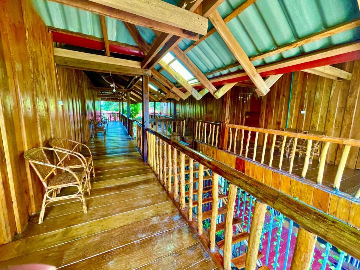 The Cliff Hostel, M'Pay Bay Ронгсанлем Экстерьер фото