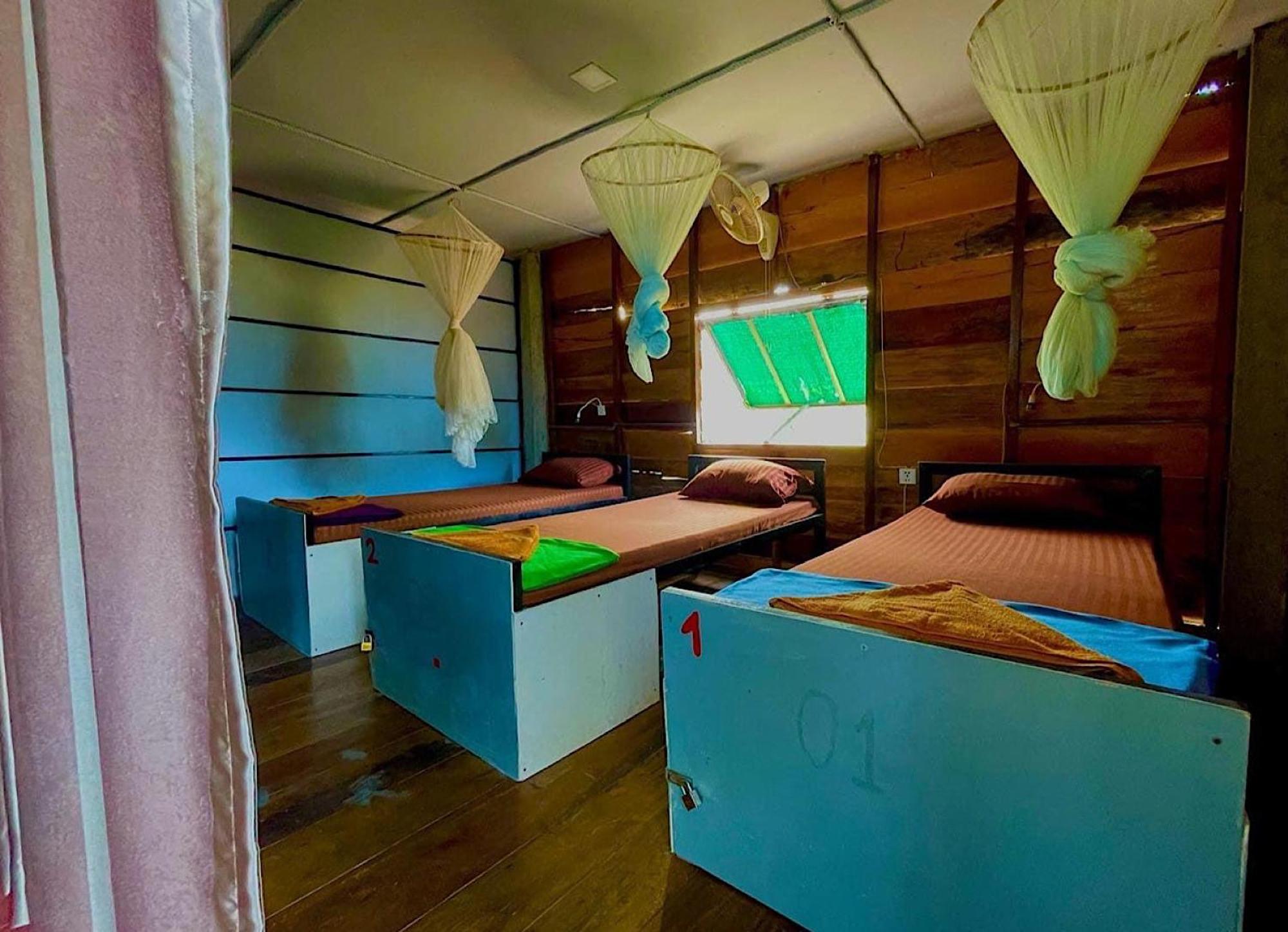 The Cliff Hostel, M'Pay Bay Ронгсанлем Экстерьер фото