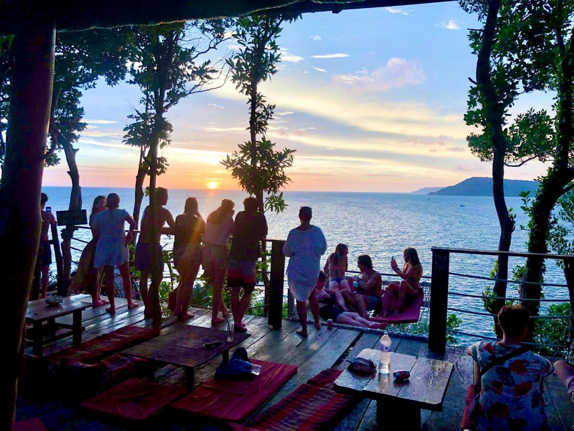 The Cliff Hostel, M'Pay Bay Ронгсанлем Экстерьер фото