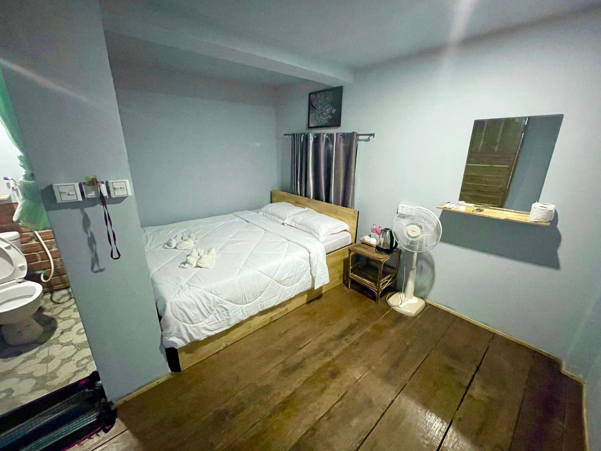 The Cliff Hostel, M'Pay Bay Ронгсанлем Экстерьер фото