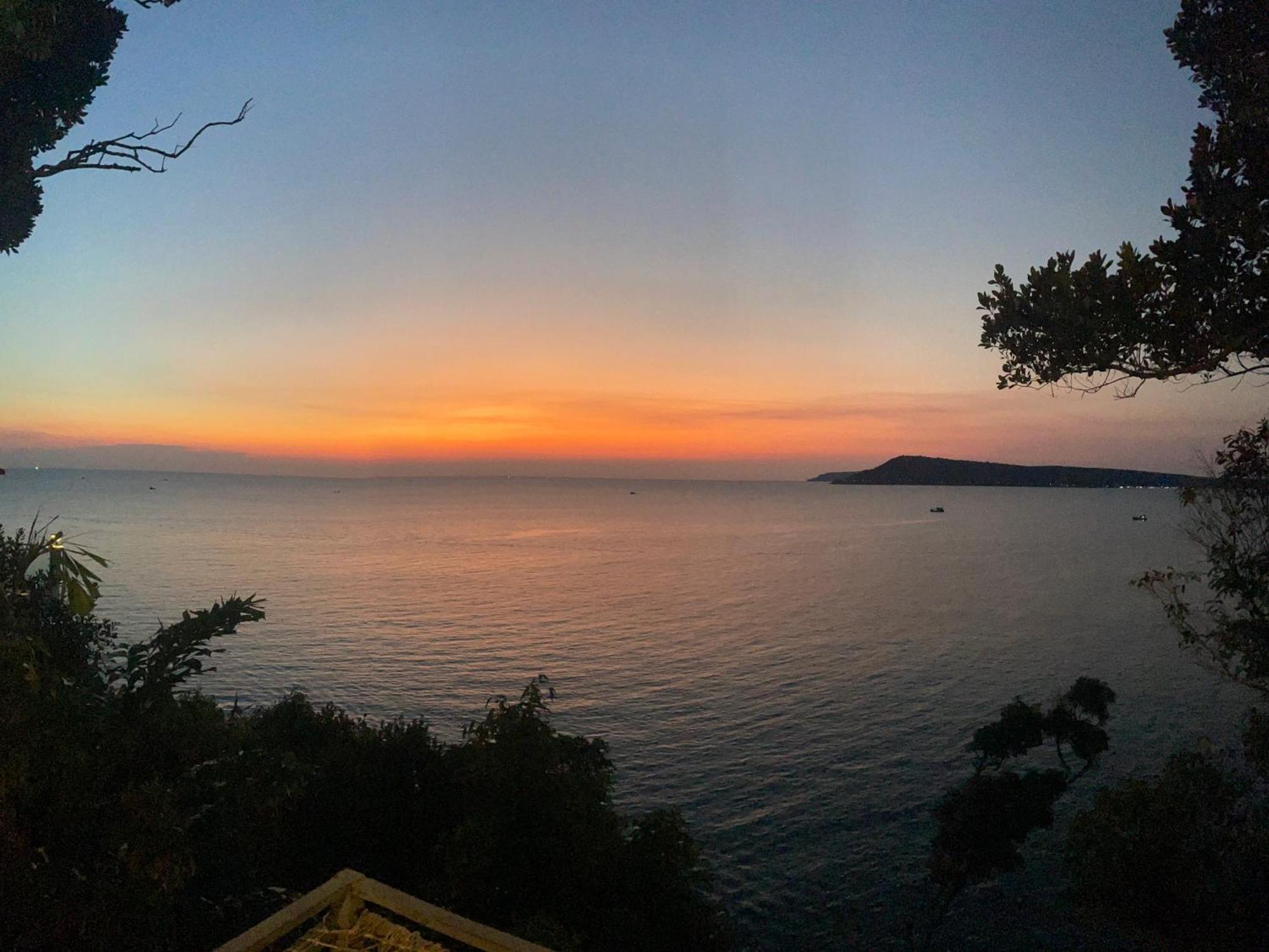 The Cliff Hostel, M'Pay Bay Ронгсанлем Экстерьер фото