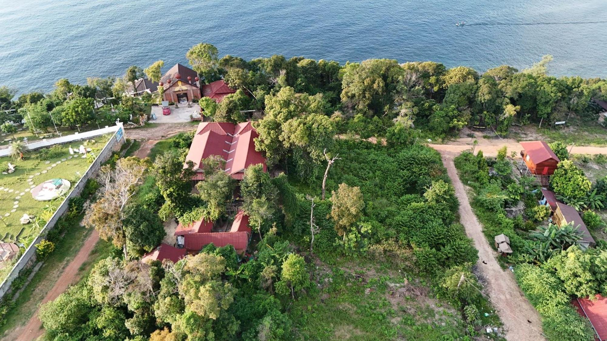 The Cliff Hostel, M'Pay Bay Ронгсанлем Экстерьер фото